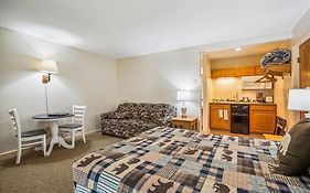 Cedarbrook Queen Studio 110